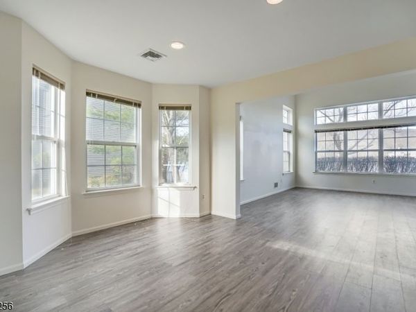 16 Lagoon Way, Roxbury, NJ 07852
