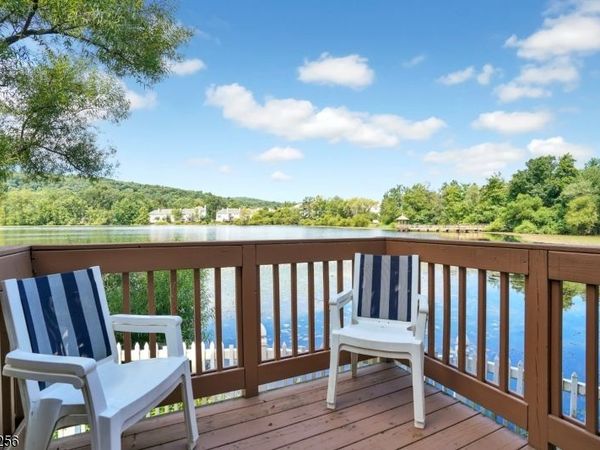 16 Lagoon Way, Roxbury, NJ 07852