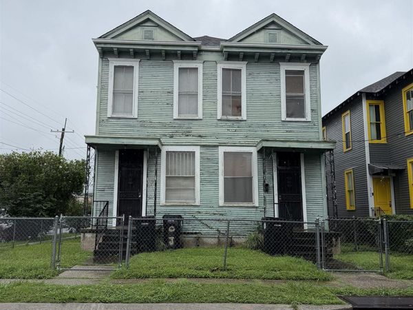 3700 S Saratoga Street, New Orleans, LA 70115