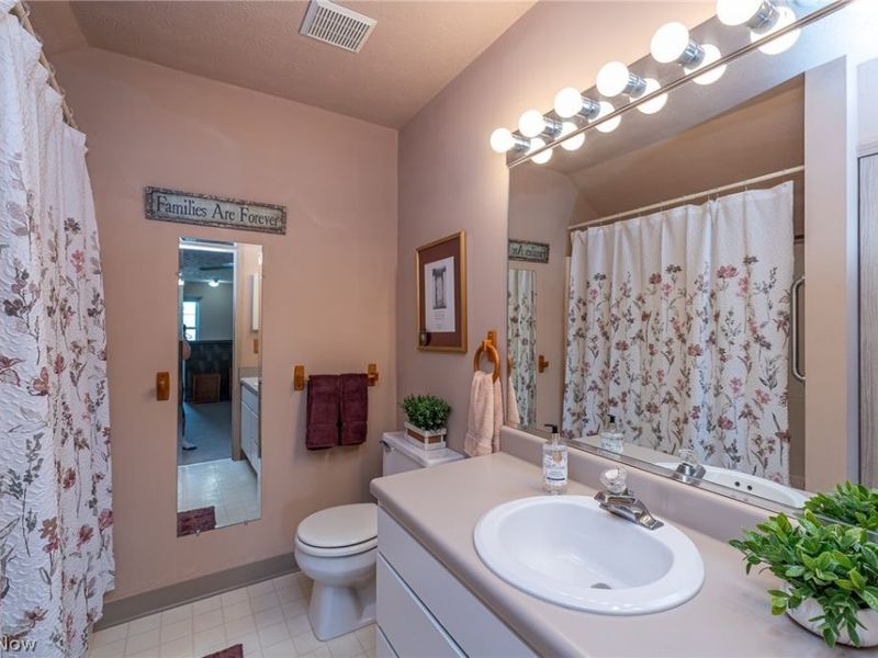 1055 North Jefferson Street , Unit B, Medina, OH 44256 Photo 27