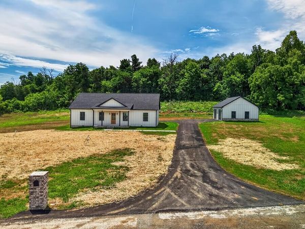 233 Cedar Ln, Allons, TN 38541
