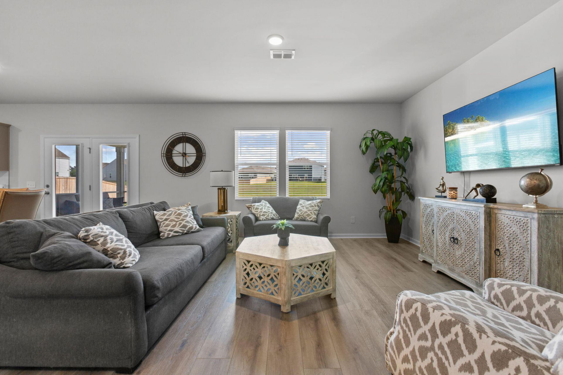 222 W Bradford Pointe Drive Photo 8