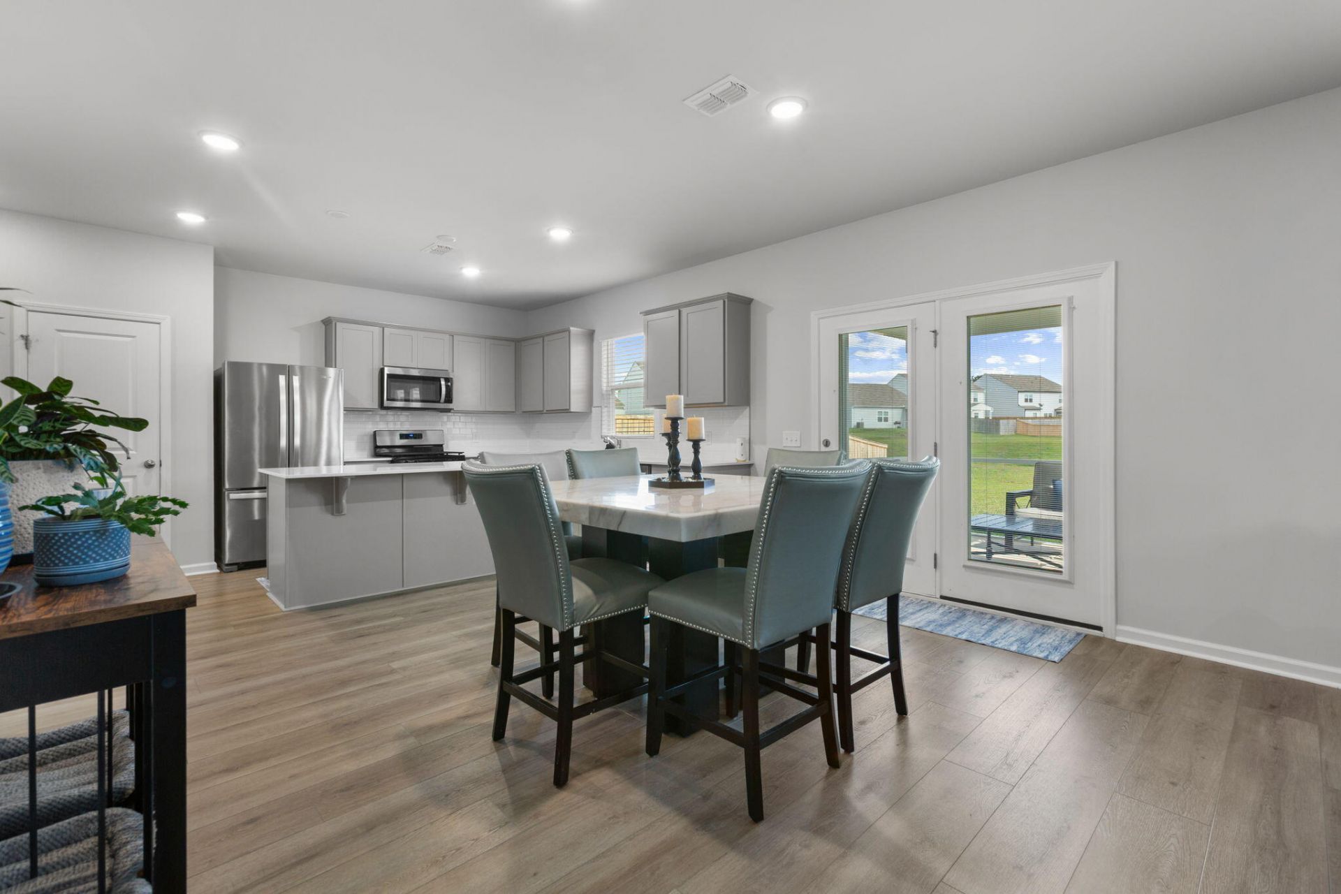 222 W Bradford Pointe Drive Photo 9