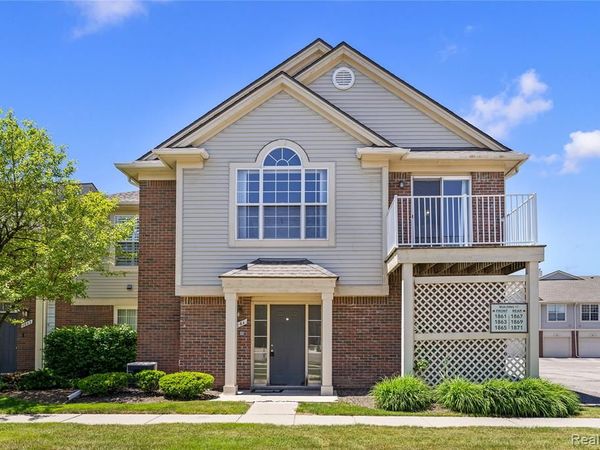 1861 FLAGSTONE Circle , Rochester, MI 48307
