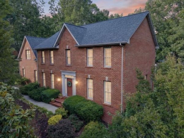 24 Queen Regent CT , Blue Ridge, VA 24064