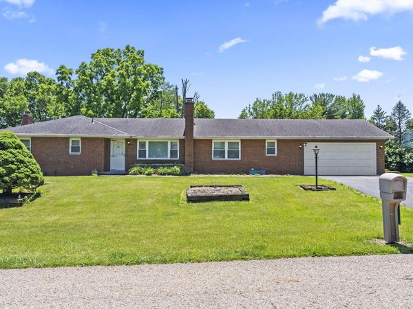 5875 Meadowridge Court , Grove City, OH 43123