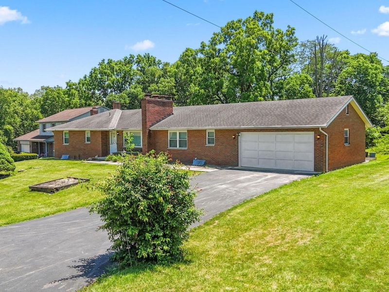 5875 Meadowridge Court, Grove City, OH 43123 Photo 2