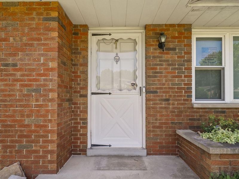 5875 Meadowridge Court, Grove City, OH 43123 Photo 3