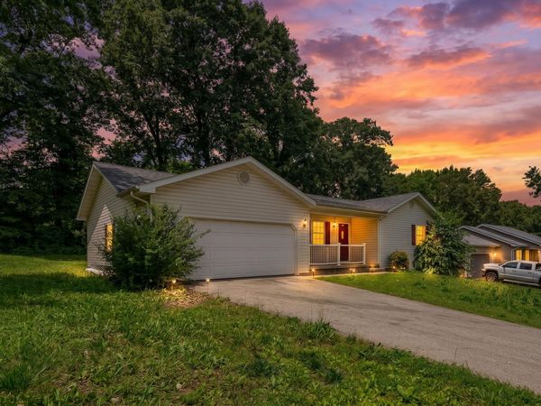 444 Regina Avenue , Thayer, MO 65791
