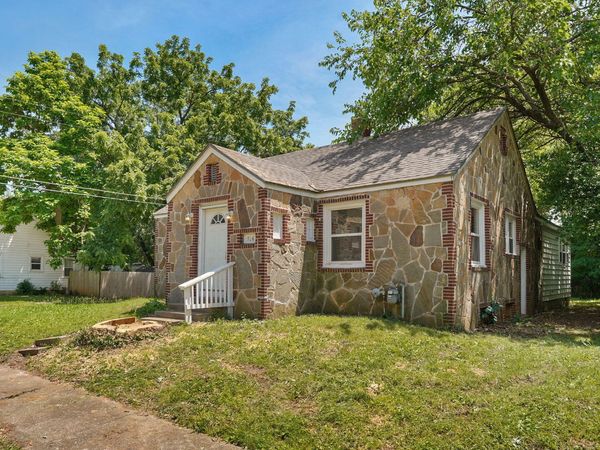 916 E Pacific Street , Springfield, MO 65803