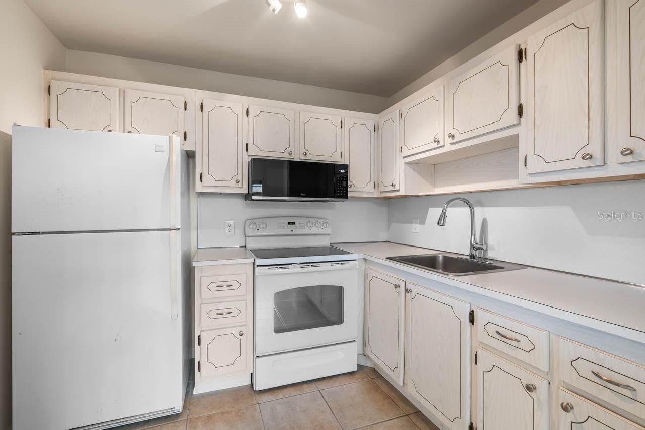 201 Kings Boulevard, Unit 19, Sun City Center, FL 33573 Photo