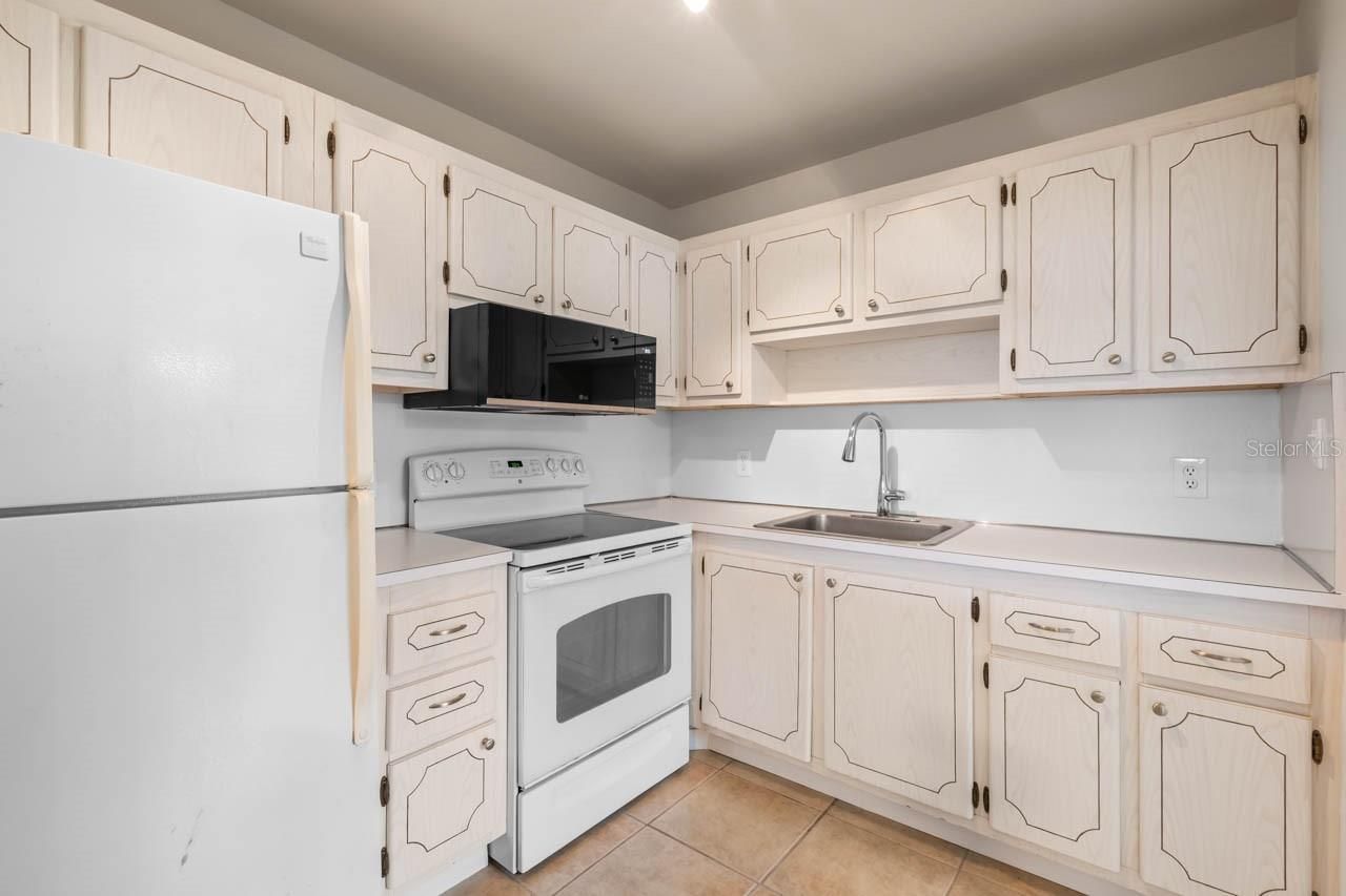 201 Kings Boulevard, Unit 19, Sun City Center, FL 33573 Photo