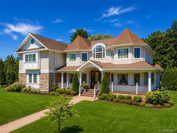 78 Swan Court , East Hills, NY 11576