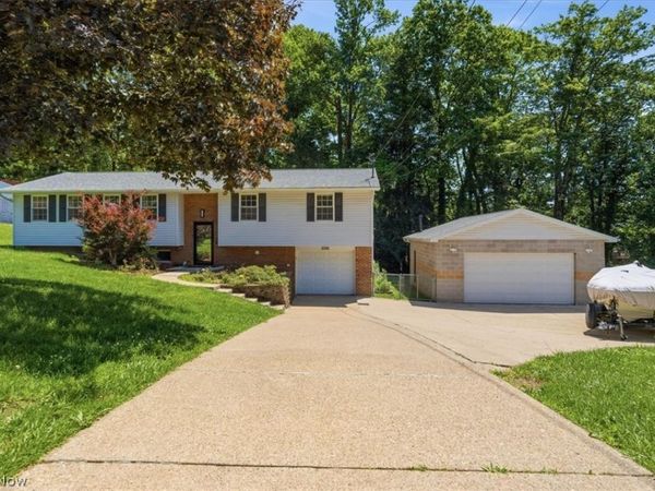 2098 Meadowview Drive , Parkersburg, WV 26104