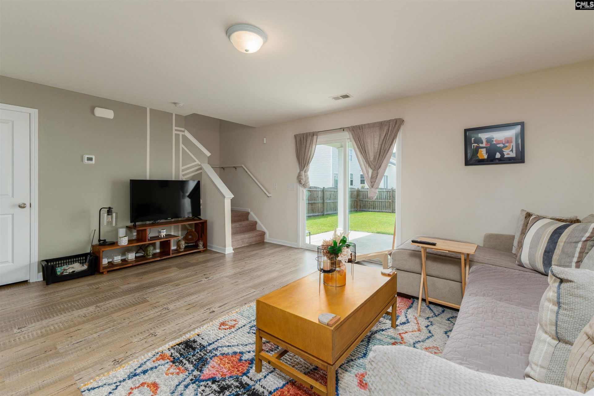 121 Travers Lane  Photo 6