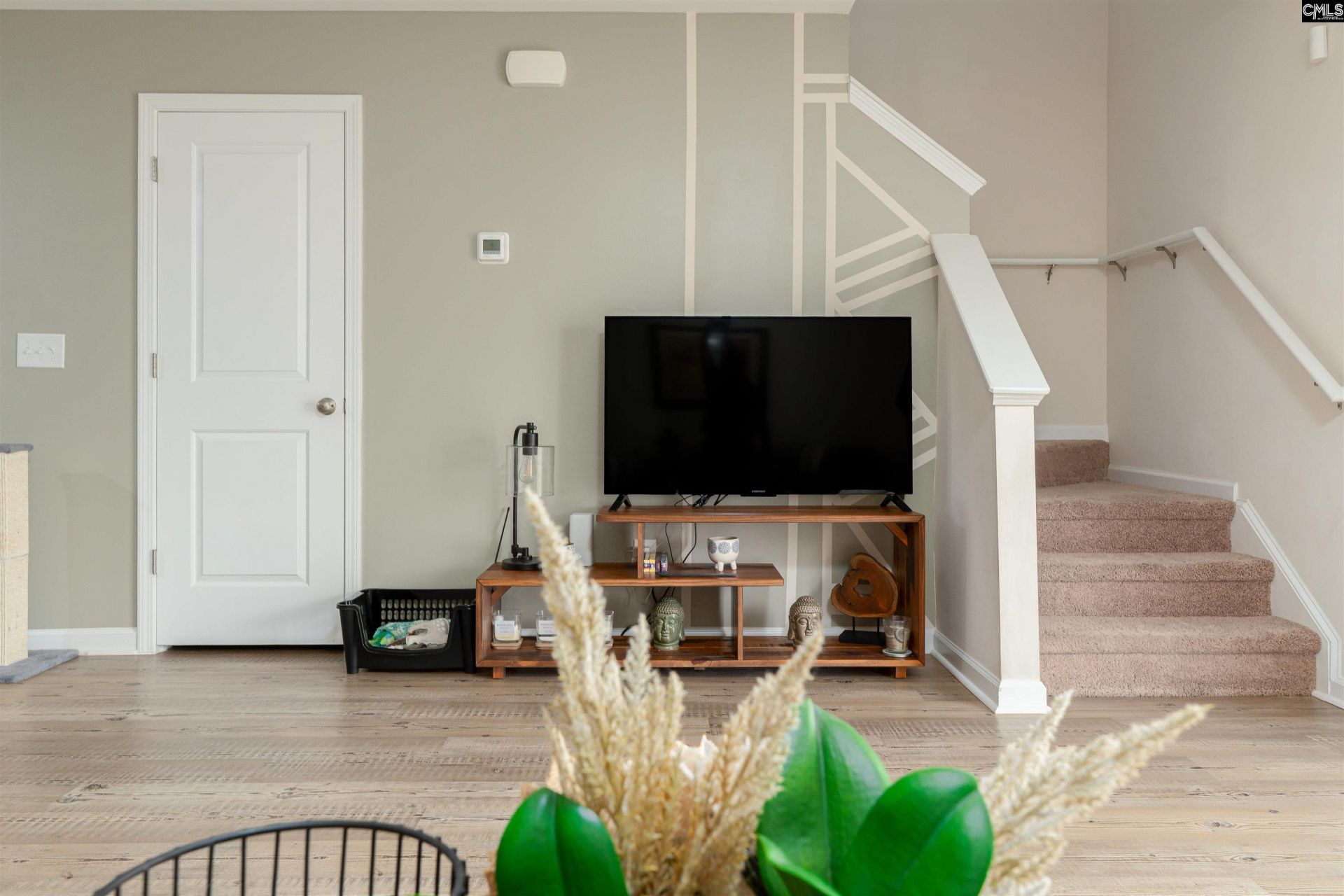 121 Travers Lane  Photo 7
