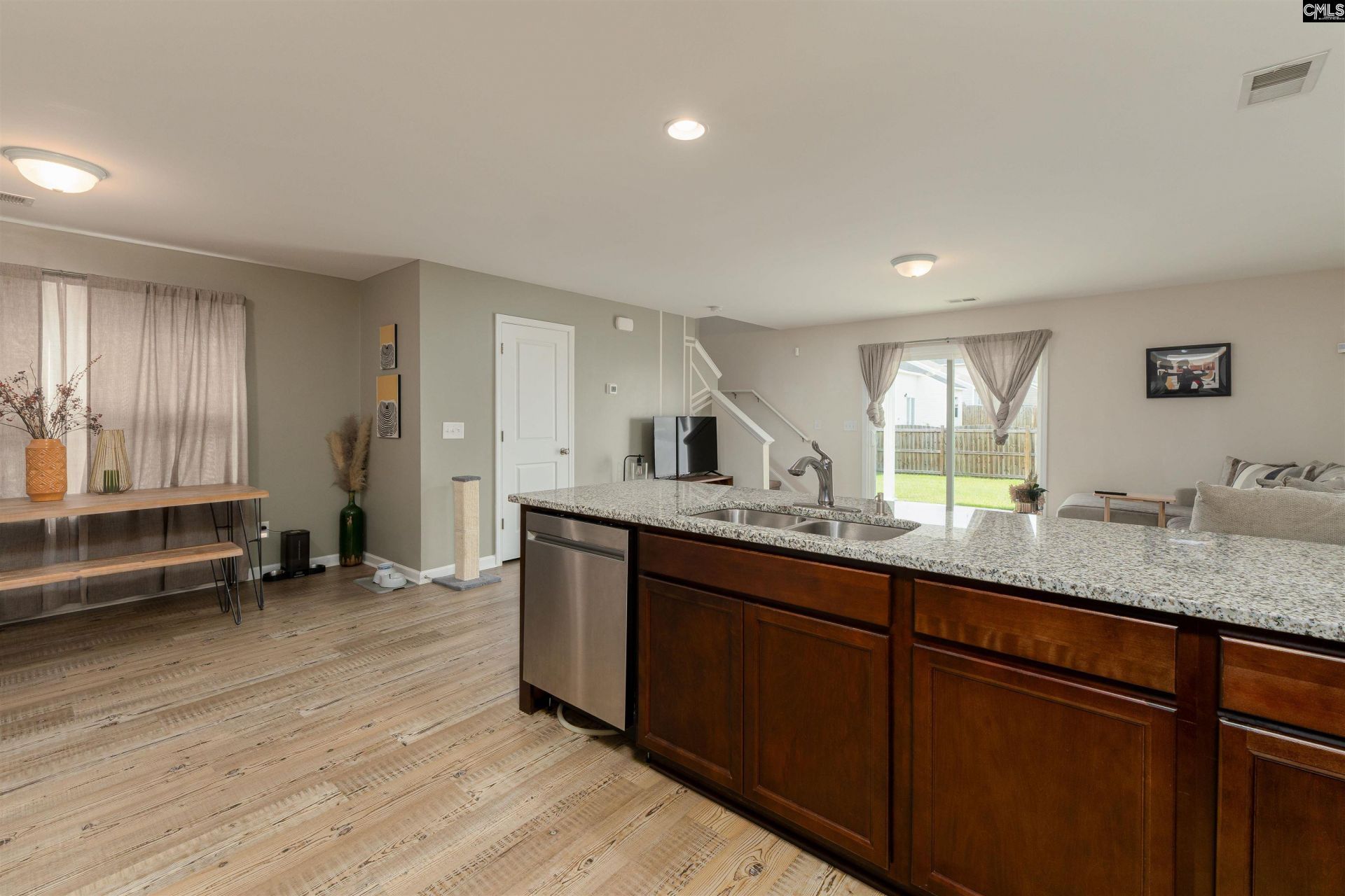 121 Travers Lane  Photo 9