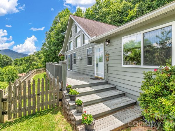 305 Majestic Mountain Drive, Burnsville, NC 28714
