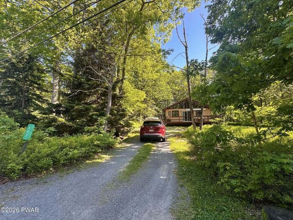107 Fetlock Drive, Hawley, PA 18428