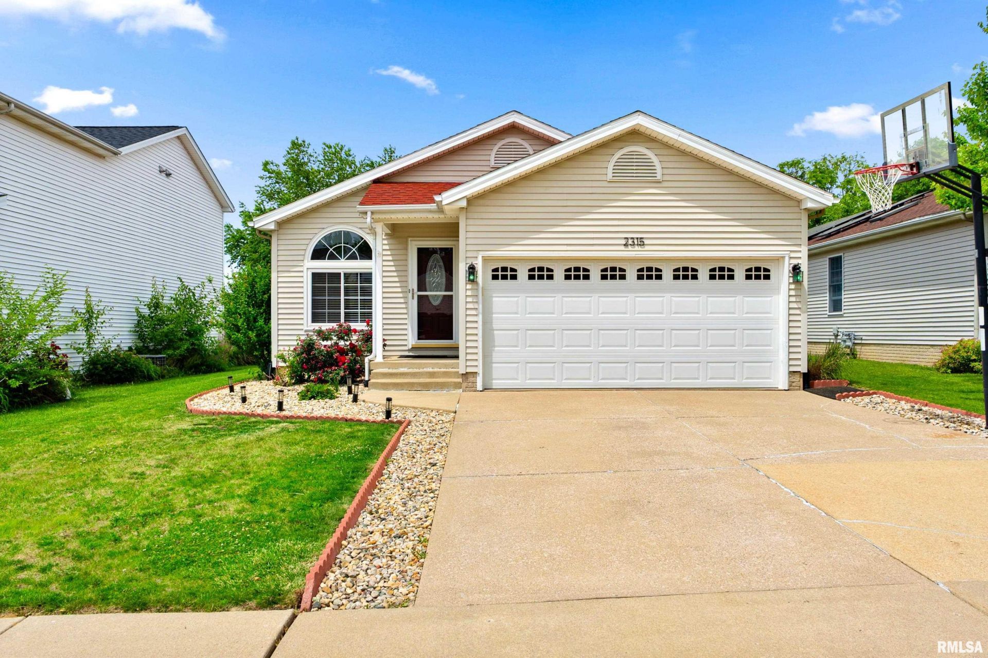 2315 W Miners Drive, Dunlap, IL 61525 Main Photo