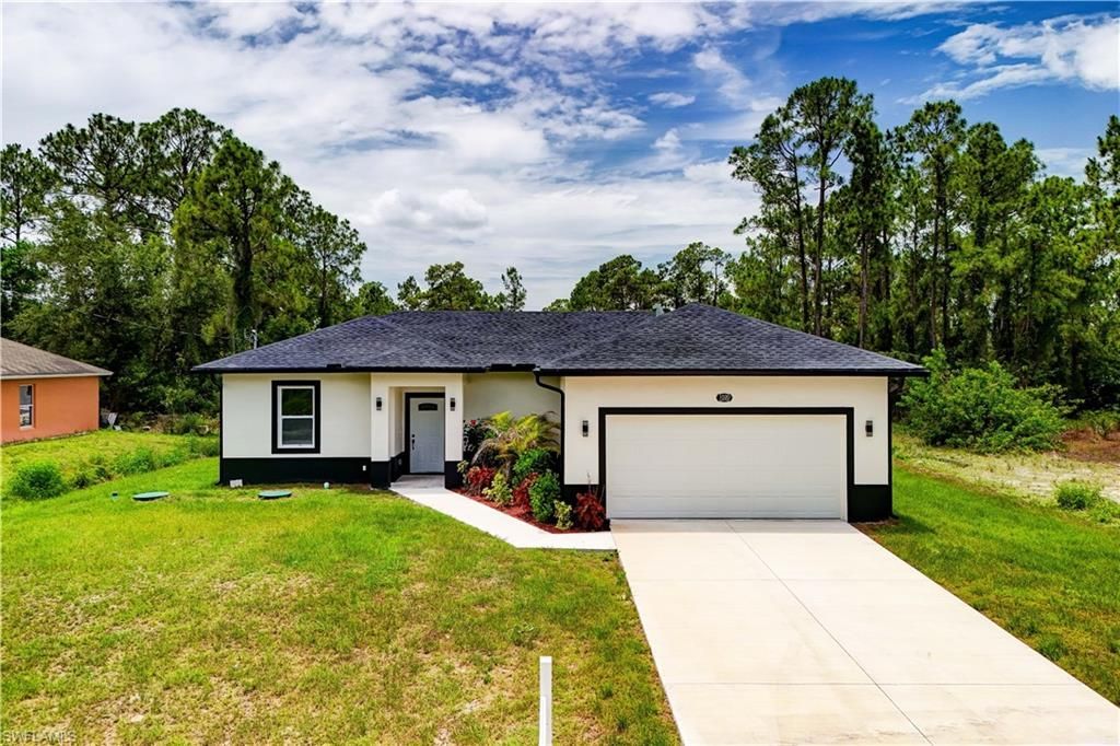 1020 Carroll St E, Lehigh Acres, FL 33974 Photo