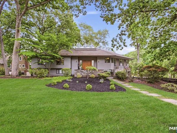 565 Green Lane, RIVER VALE, NJ 07675