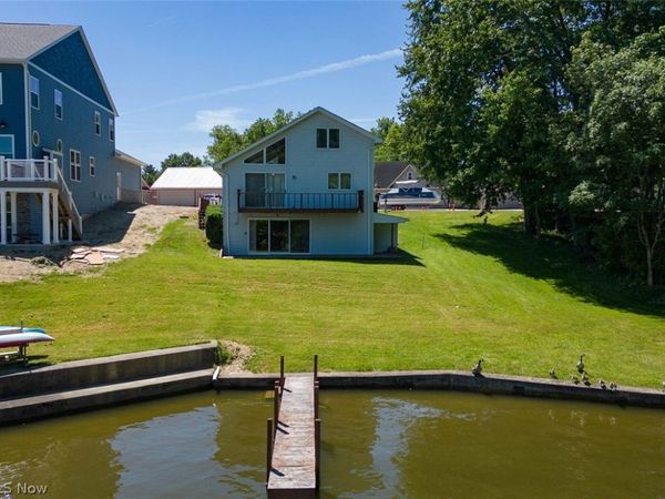 654 Pine Drive , Lake Milton, OH 44429