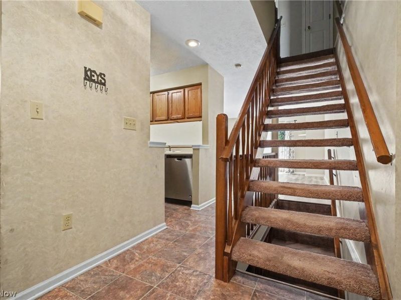 2412 Wrens Drive S, Stow, OH 44224 Photo 5