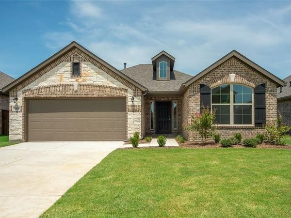 1829 Meadow Trail Lane, Aubrey, TX 76227