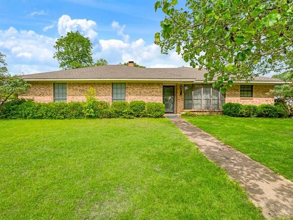 615 N Main Street , Bogata, TX 75417