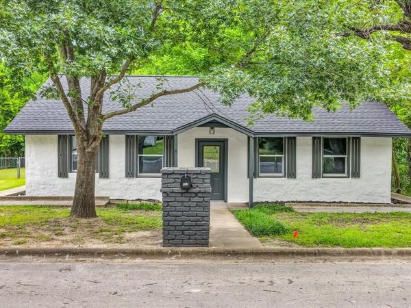 307 S Walnut Street , Weatherford, TX 76086