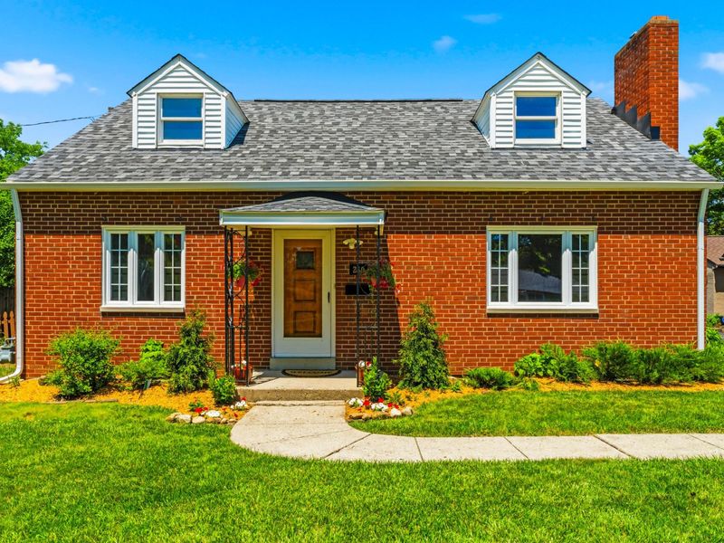 260 Dixon Court, Columbus, OH 43214 Photo 1