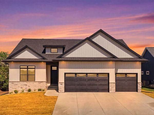 802 Crestview Drive, Solon, IA 52333