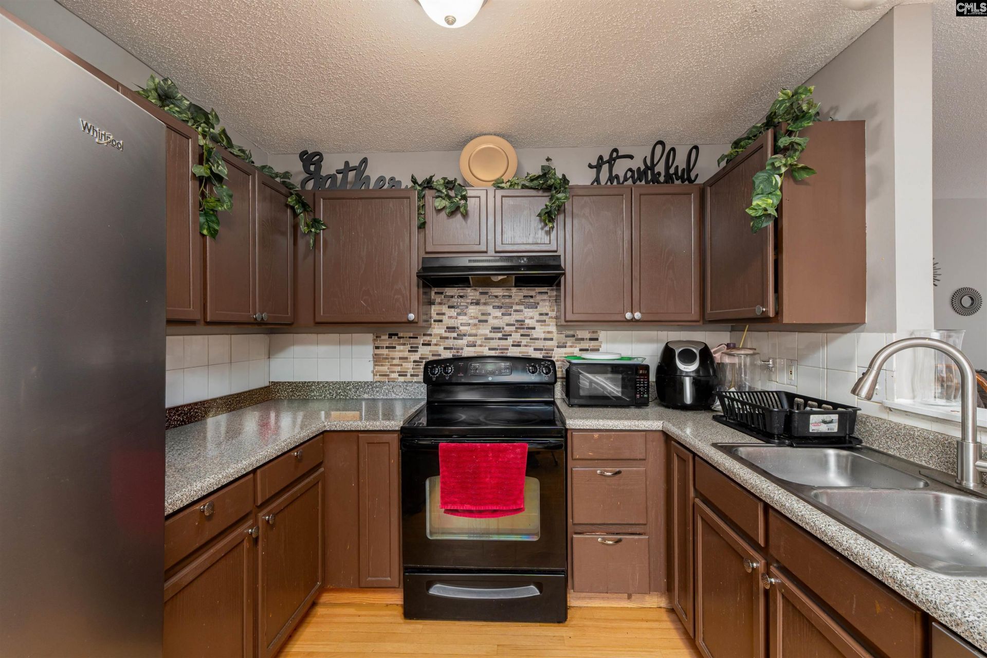 909 Murchison Drive  Photo 9