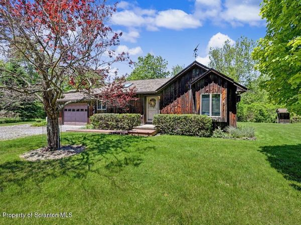 890 Bardwell Road, Factoryville, PA 18419