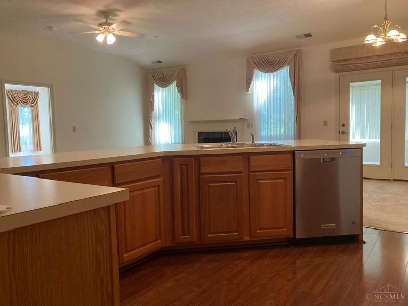 503 Salzberg Lane, Springdale, OH 45246 Photo 8