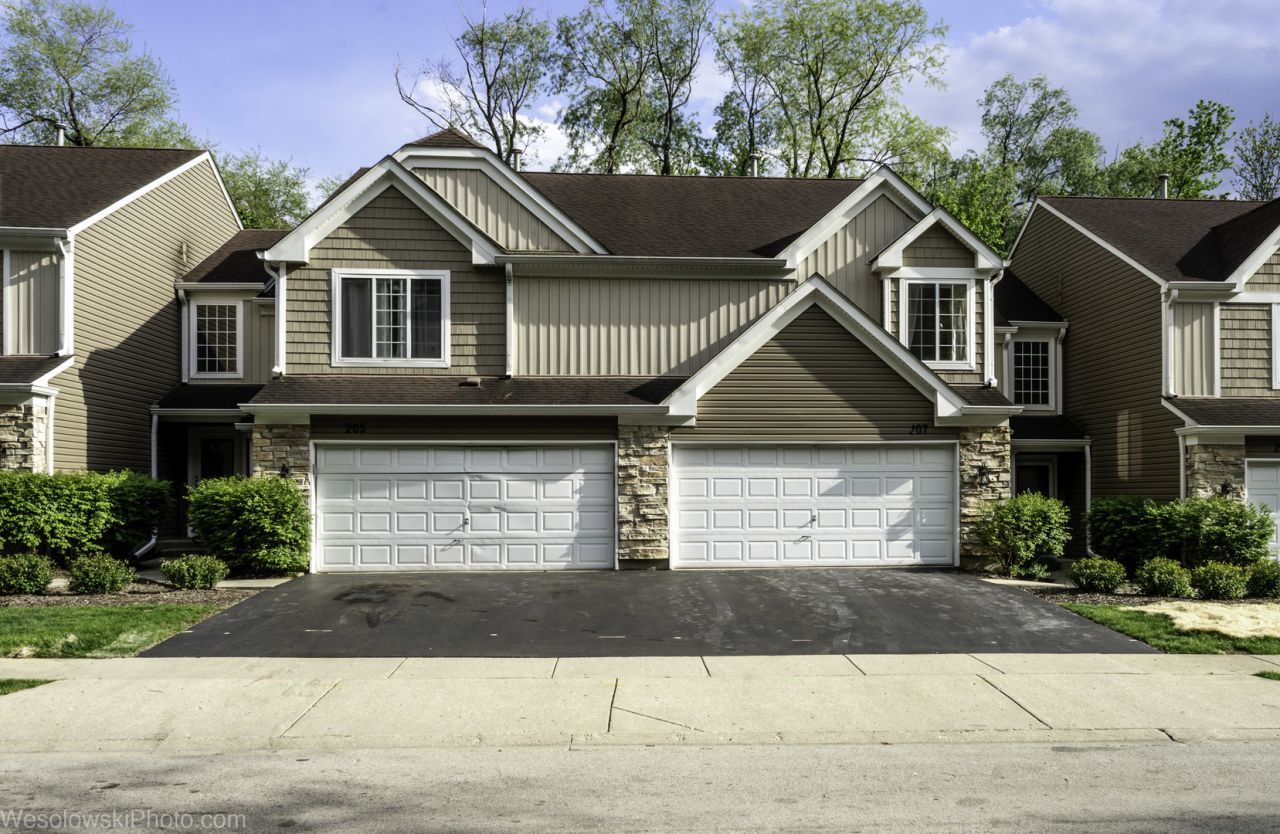207 Locksley Drive , Streamwood, IL 60107