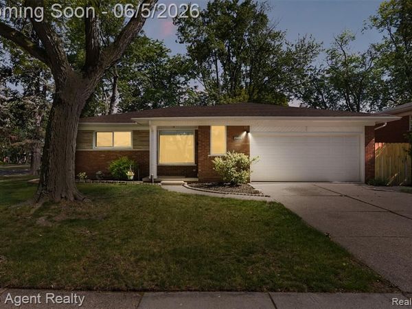 29492 Geraldine Drive, Warren, MI 48093