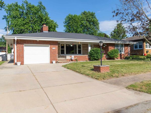 1106 HOWARD Court, Pekin, IL 61554