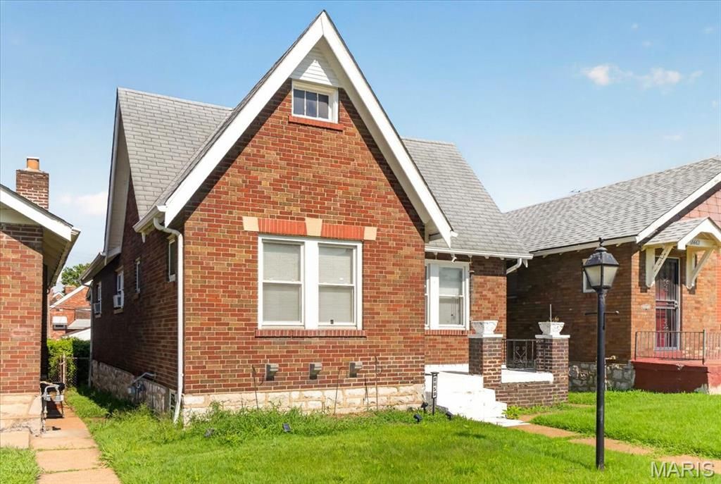 8659 Oriole Avenue, Saint Louis, MO 63147 Main Photo