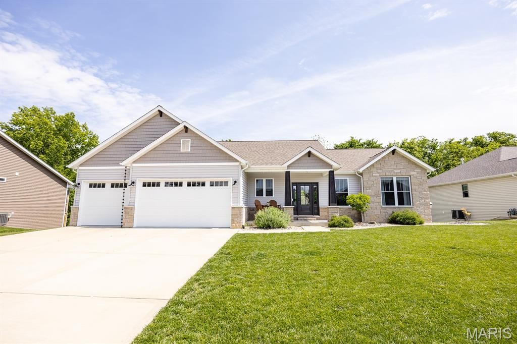 1522 Sagaponak Lane , Troy, IL 62294 Main Photo
