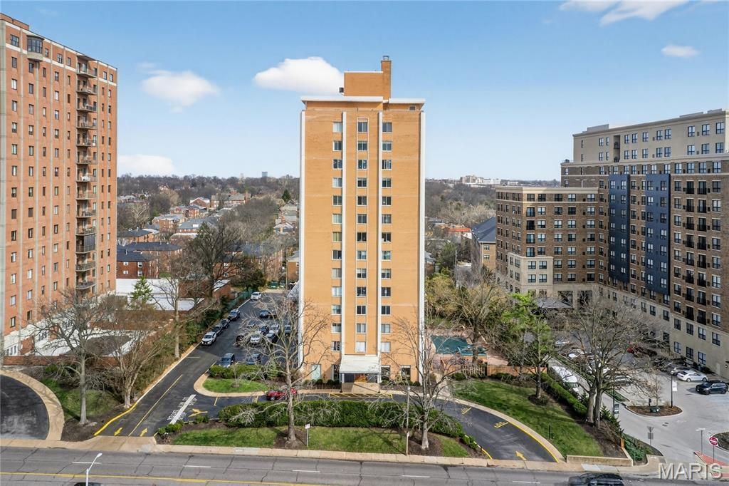 900 S Hanley Road, Unit 11D, Saint Louis, MO 63105 Main Photo