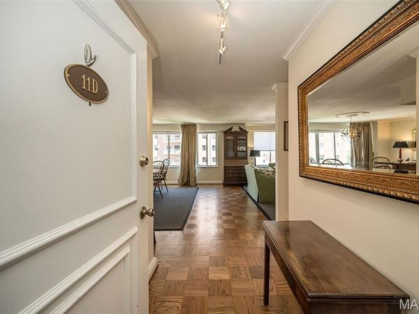 900 S Hanley Road, Unit 11D, St Louis, MO 63105