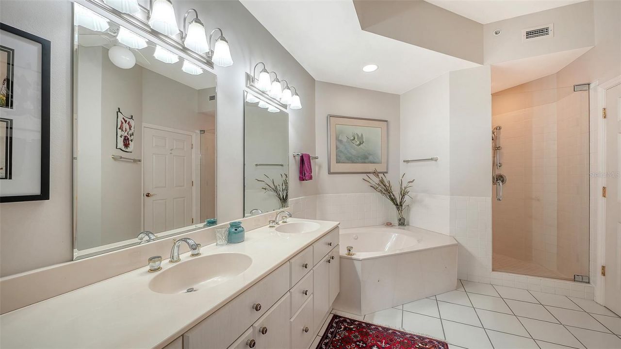 5420 Eagles Point Circle, Unit 406, Sarasota, FL 34231 Photo