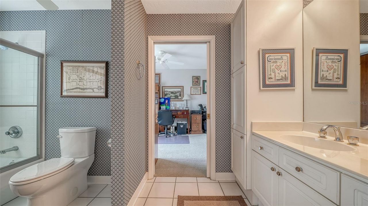 5420 Eagles Point Circle, Unit 406, Sarasota, FL 34231 Photo