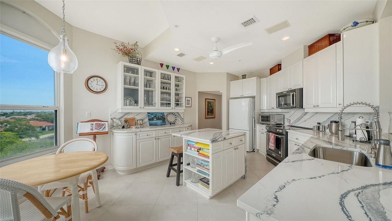 5420 Eagles Point Circle, Unit 406, Sarasota, FL 34231 Photo
