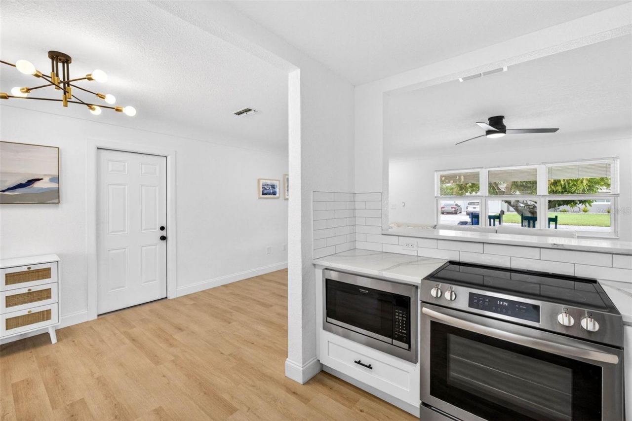 9836 52nd Terrace N, Saint Petersburg, FL 33708 Photo