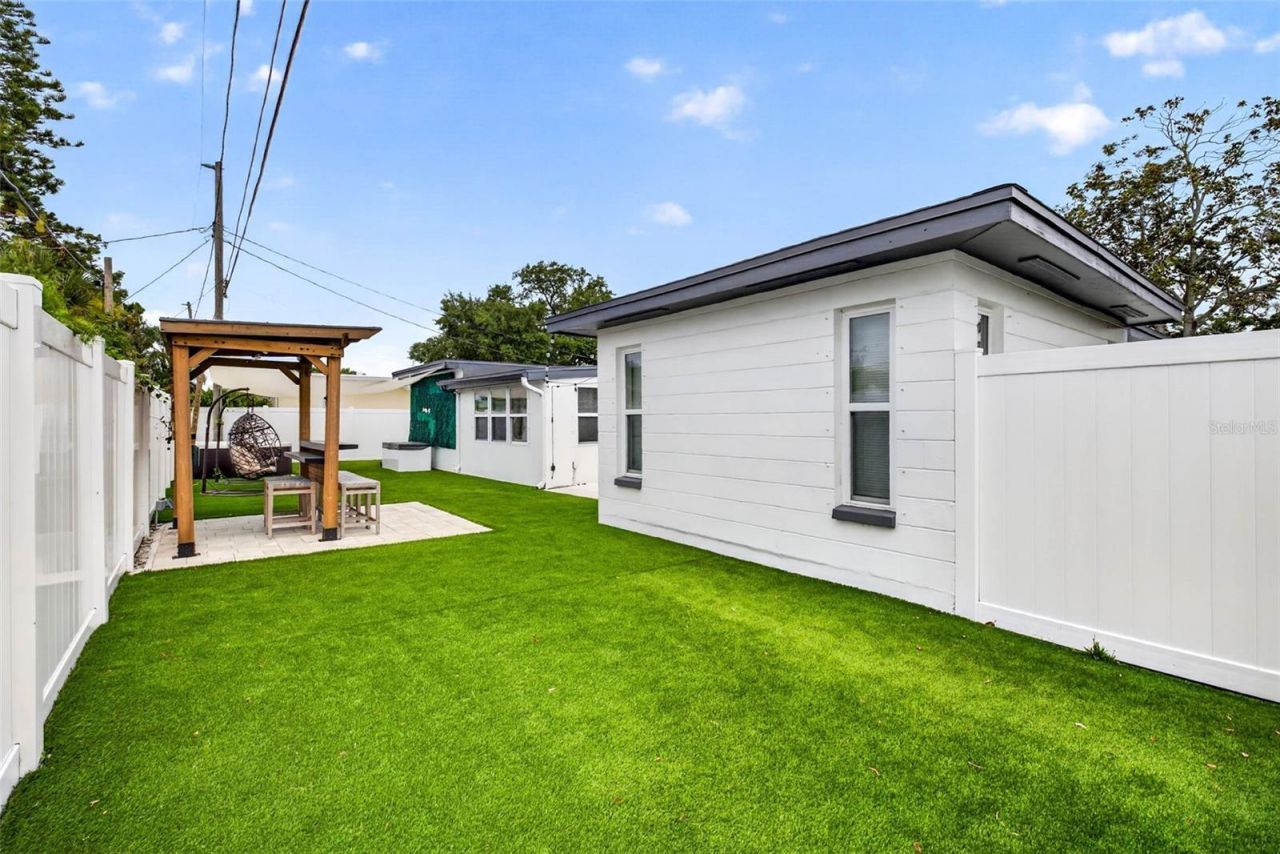 9836 52nd Terrace N, Saint Petersburg, FL 33708 Photo