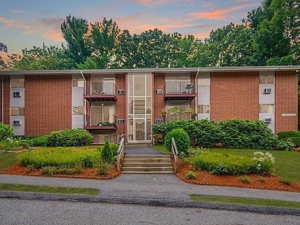 10 Crescent Dr, Unit 6, Andover, MA 01810