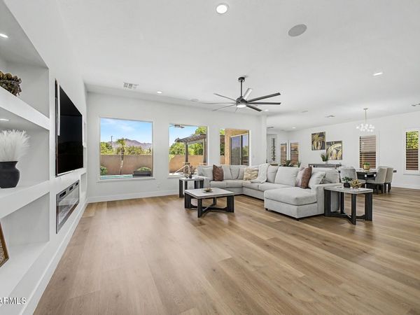 3939 E DUBOIS Avenue, Gilbert, AZ 85298